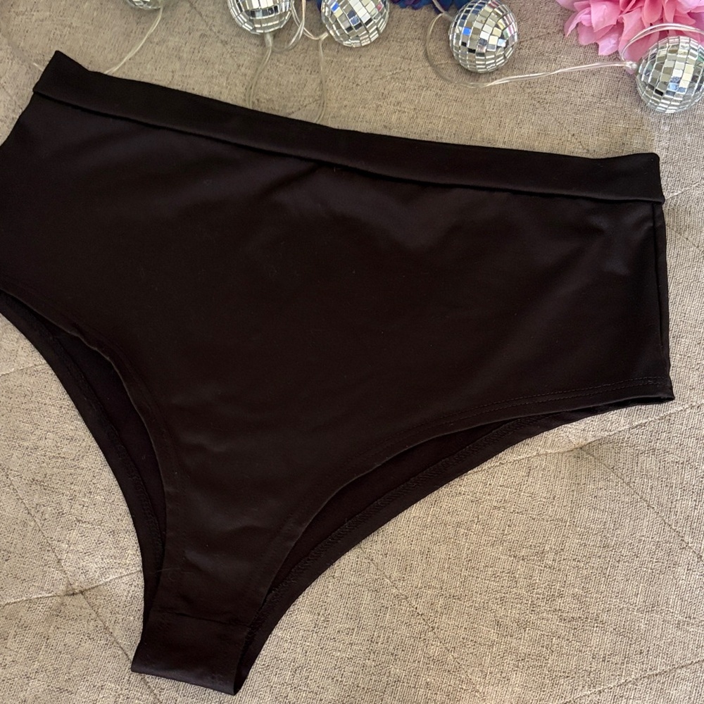 High-Waist Black Rave Bottom - Picture 2 of 8